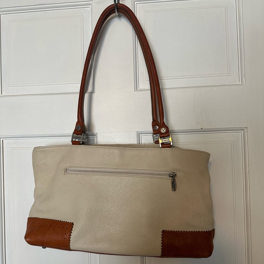 Elegant Cream and Tan Leather Tote Bag - Picture 2 of 3